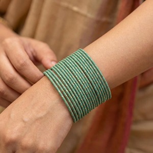 Ensemble de bracelets en métal vert pour femmes, bracelets classiques empilables - Product Image 3