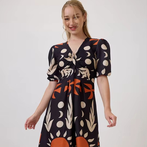 ชุดเดรสลำลองแบบใหม่ ดีไซน์พิมพ์ลายดอกไม้ แขนสั้น แต่งระบาย ผ้าชีฟอง เอวสม็อค ทรงยาวปานกลาง ใส่สบายในฤดูร้อน - Product Image 1