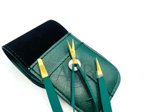 Pince à épiler sourcils Green Gold avec logo personnalisé, en acier inoxydable, à pointe inclinée et affûtée, avec ciseaux à ressort et étui - Product Image 3