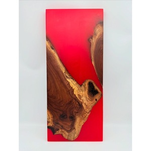 Planche de cuisine en bois dur naturel avec résine, planche à découper moderne de luxe en bois et résine époxy, planche alimentaire artisanale en bois avec résine effet rivière - Product Image 1