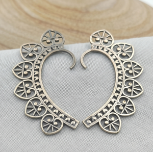 DIVYORO - Aretes de Oreja con Forma de Corazón Floral en Plata Oxidada Estilo Antiguo - Product Image 4