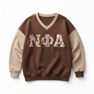Sweat-shirt pour femme bleu clair à col en V avec lettres Omega Alpha brodées, manches longues, en coton tricoté, pour l'automne - Product Image 3