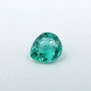 พลอยมรกตแซมเบีย ยี่ห้อ HAYAAT GEMS น้ำหนัก 0.20 กะรัต รูปทรงลูกแพร์เจียระไนแบบมรกต ขนาด 4.5x4x2.5 มม. สำหรับทำเครื่องประดับ - Product Image 6