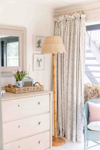 Plateau de service élégant en rotin, idéal pour le jardin, les centres de villégiature et les réceptions en plein air, tissé à la main en Inde - Product Image 3