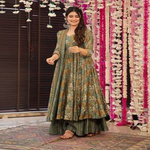 Conjunto de Kurta Anarkali de Rayón con Textura VASTRA COTTAGE y Pantalón con Dupatta de Chanderi Verde, Ropa Étnica para Mujer, Traje de Fiesta - Product Image 5