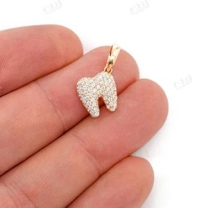 Colgante de Diente de Diamante Natural con Diseño Clásico Personalizado, Corte Redondo, Oro Sólido de 14K, 0.50CTW, Joyería con Incrustaciones de Diamantes - Product Image 1