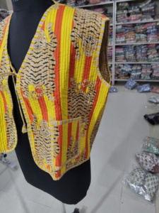 Tiger Print <b>Quilted</b> Vest Women's V-Neck Sleeveless <b>Jacket</b> Summer Animal <b>Pattern</b> Polyester Wadding Lightweight Outerwear GIFT - Product Image 3