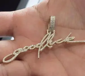 Colgante de plata S925 personalizado con la letra "Goodluck", colgante con nombre personalizado chapado en oro, colgante personalizado con moissanita auténtica, joyería para mujer - Product Image 3