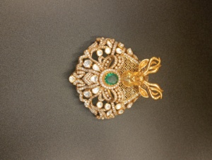 Broche de Animal Chapado en Oro con Piedra de Corte Esmeralda y Diamantes, Diseño Floral, Broche de Compromiso para Accesorios de Moda Unisex - Product Image 4