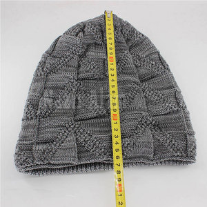 Bonnet Street Ready en tissu doux, coupe décontractée, idéal pour le froid, jacquard, pour les voyages et les tenues décontractées - Product Image 6