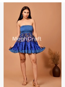 Vestido Mini Fruncido sin Tirantes Moderno y Cómodo, Vestido Casual de Seda para Verano, Atuendo Bohemio para Vacaciones y Ropa de Playa Multicolor - Product Image 4