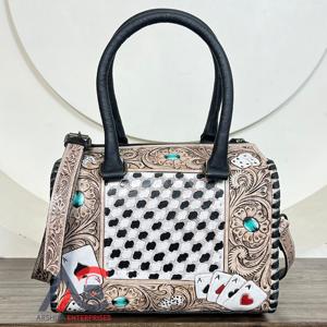 Sac de voyage en cuir de vachette fait main March Expo avec motif floral et design de carte à carreaux noirs et blancs, sac à bandoulière pour femme - Product Image 1