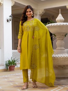 Conjunto de Kurti y Pantalón de Seda Mango para Mujer, Diseño de Diseñador, con Bordado de Lentejuelas Multicolor |   Moda de Boutique |   Exportación Global - Product Image 1
