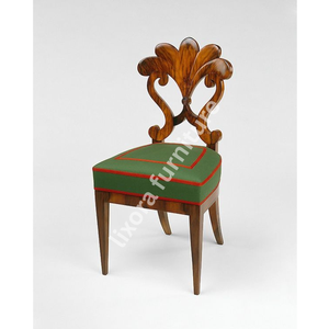 Chaise de salle à manger en bois massif artisanale de luxe, dossier sculpté orné, assise rembourrée en velours vert - Product Image 5