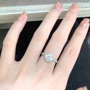 Anillo de Compromiso Elegante para Mujer con Moissanita y Piedras de Sardónix, Corte Brillante Redondo, Platino, Color D, 50 Puntos, 30g - Product Image 5