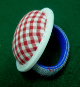 AA0281 Wrist <b>Pin</b> Cushion with hook & Loop | Round Checkered <b>Pin</b> Cushion <b>Sewing</b> Accessory Simple Textile Portable Convenient - Product Image 2