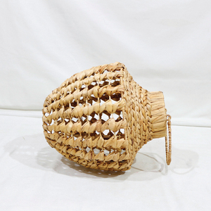 Lámpara de Mimbre de Jacinto de Agua de Moda con Asa - Iluminación Rústica Duradera para Interiores y Exteriores - Product Image 4