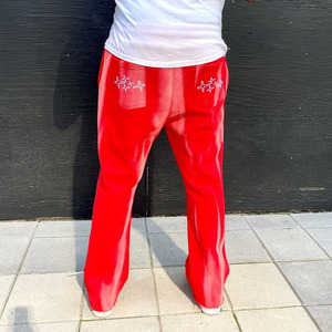 Pantalones de chándal de hombre rojos con efecto tie-dye, cintura elástica, estilo casual, de poliéster tejido, estilo primavera, con efecto deslavado por el sol, 100% algodón, forro polar, corte acampanado. - Product Image 2