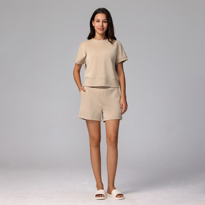 Women's Solid Color Fleece Shorts Mid <b>Waist</b> <b>Elastic</b> Drawstring Casual Loose Fit Breathable Knitted Fabric <b>With</b> Pockets - Product Image 5