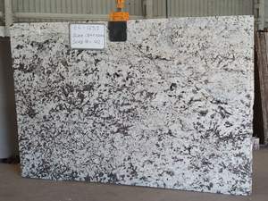 Losas y baldosas de GRANITO BLANCO DE Alaska de diseño moderno, superficie pulida para encimeras y villas de India - Product Image 2