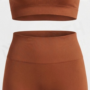 Conjunto de yoga sin costuras para mujer, 2 piezas, sujetador con espalda cruzada y cuello redondo, y leggings de cintura alta - Product Image 5