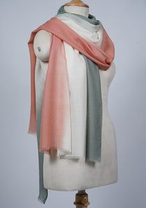 Estola de Cachemira y Lana Fina con Degradado de Tres Tonos, Suave y Ligera, Elegante y a la Moda para Fiestas, Festivales y Uso Diario - Product Image 5