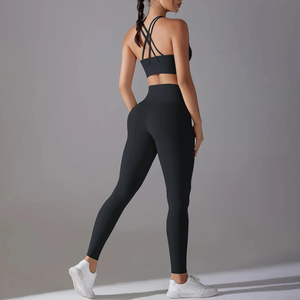 Conjunto Deportivo de 2 Piezas sin Costuras para Mujer - Traje de Yoga Negro de Primera Calidad - Product Image 4