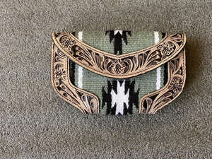 Nouvelle pochette en cuir usiné aztèque occidental élégant véritable sacs à main d'outillage marron Vintage faits à la main pochette en cuir matelassé aztèque Unique - Product Image 2