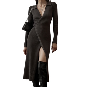 Robe portefeuille élégante pour femme, unie, col en V, manches courtes, fermeture portefeuille, taille élastique, ornée de perles, confortable, en matière légère - Product Image 1