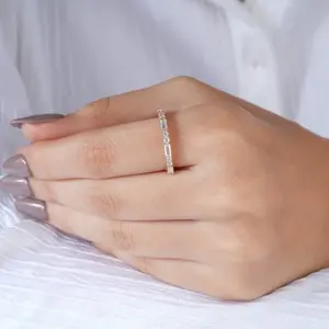 แหวนเพชรทรงบาแกตต์สีโรสโกลด์สุดหรูสำหรับผู้หญิง แหวนครึ่งวงนิรันดร์ เหมาะสำหรับเป็นของขวัญวันครบรอบแต่งงานหรือของขวัญสำหรับเจ้าสาว เครื่องประดับชั้นดี - Product Image 2