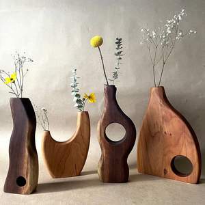 Vase à fleurs décoratif en bois personnalisable pour console d'entrée, finition brun riche et détails faits à la main - Product Image 4