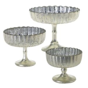 Bol de service en acier inoxydable martelé fait main, plateau décoratif argenté pour fruits et noix avec poignée en forme de feuille, décoration de table de luxe - Product Image 4