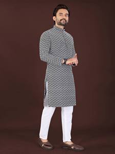 Kurta ethnique en coton de luxe pour hommes avec broderie à la main détaillée et col classique - Product Image 1