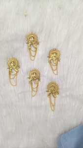 Broche Flûte de Krishna en Or Antique, Bijou Spirituel Hindou, Accessoire de Blazer pour Turban de Marié Indien - Product Image 2