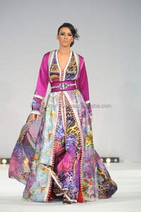 Mujer musulmana Impresión digital Diseñador Dubai Moda Kaftan con cinturón - Product Image 2