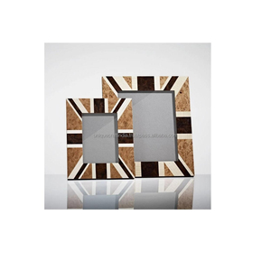 Marco de Fotos de Madera Hecho a Mano con Diseño Geométrico de Flechas en Blanco y Negro, Decoración Contemporánea para el Hogar - Product Image 5