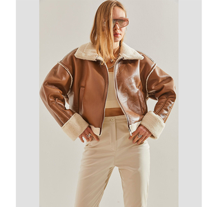 Chaqueta bomber de cuero PU marrón para mujer con cuello y puños de piel sintética, abrigo corto grueso a prueba de viento para invierno - Product Image 4