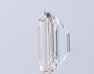Diamant blanc de laboratoire taille émeraude, 4,5 carats, couleur E, clarté VS2, avec une finition d'excellente qualité, pour une joaillerie haut de gamme. - Product Image 3