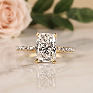 Anillo Ovalado de Lujo Chapado en Oro y Rodio con Piedra Central Ovalada Alargada y Piedras Laterales Pavé, Joyería Fina Elegante, Anillos de Regalo Impresionantes - Product Image 1
