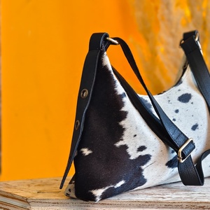 Bolso de Lujo Portátil Impermeable Antirrobo de Piel Genuina y Poliéster Ligero con Cremallera Única y Diseño de Letras de Venus Leathers - Product Image 3