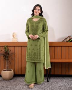 Ensemble prêt-à-porter entièrement cousu avec haut en faux georgette brodé par des artisans, pantalon palazzo et dupatta en faux georgette. - Product Image 1