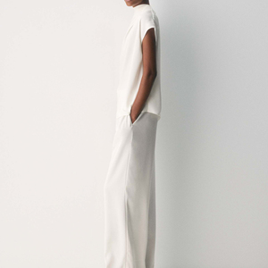 Blouse en satin de soie de luxe à col montant et manches drapées, haut de gamme pour femmes, fabrication OEM/ODM - Product Image 5