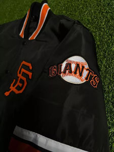 Veste universitaire noire en satin des San Francisco Giants - Product Image 4