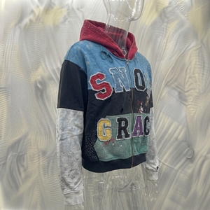 Sudadera con Capucha y Cierre de Cremallera Snow Grace, Diseño con Bloques de Color y Apliques, Corte Regular, Unisex, Ropa de Invierno - Product Image 2