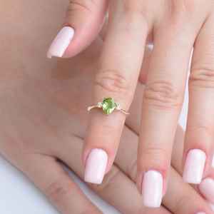 แหวนหมั้นเพอริดอทสีเขียว เงินแท้ 925 ชุบทอง 14K รูปทรงลูกแพร์ พลอยแท้รับรองคุณภาพ ของขวัญ - Product Image 2