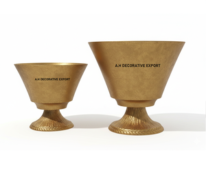 Juego de Macetas Modernas con Pedestal en Negro Mate |   Elegante Urna Ecológica de Aluminio para Uso en el Hogar y Jardín |   Estilo minimalista contemporáneo en forma de V - Product Image 3