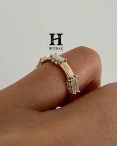 Anillo de Boda Moderno de Oro Amarillo de 14K con Diamantes Cultivados en Laboratorio con Corte Esmeralda, Estilo Baguette Horizontal, para Mujer, Venta al Por Mayor - Product Image 3