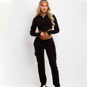 Conjunto Deportivo de 2 Piezas para Mujer, Color Negro, Top Corto con Cremallera, Pantalones Deportivos Cargo, Manga Larga, Color Sólido, Estilo Casual Urbano - Product Image 1