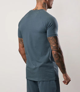 Camiseta Cómoda para Hombre 100% Algodón, Corte Regular, Logotipo Personalizado Serigrafiado, Tejido Grueso de 180g, Transpirable y Ecológico - Product Image 4