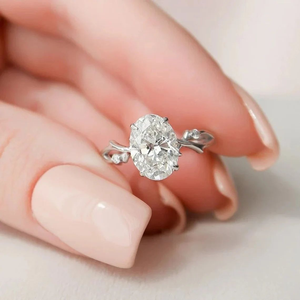 Bague de fiançailles ovale en moissanite, élégante bague solitaire de mariée, pierre centrale étincelante, bande torsadée, bijoux pour femme, cadeau pour elle - Product Image 4